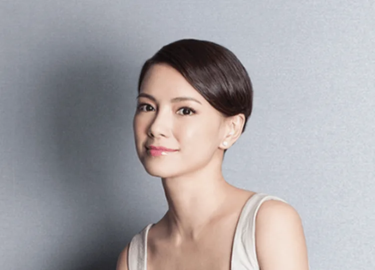 54岁瞿颖零营销翻红,49岁李心洁再战江湖:那个年代偶像的含金量,正在血洗内娱