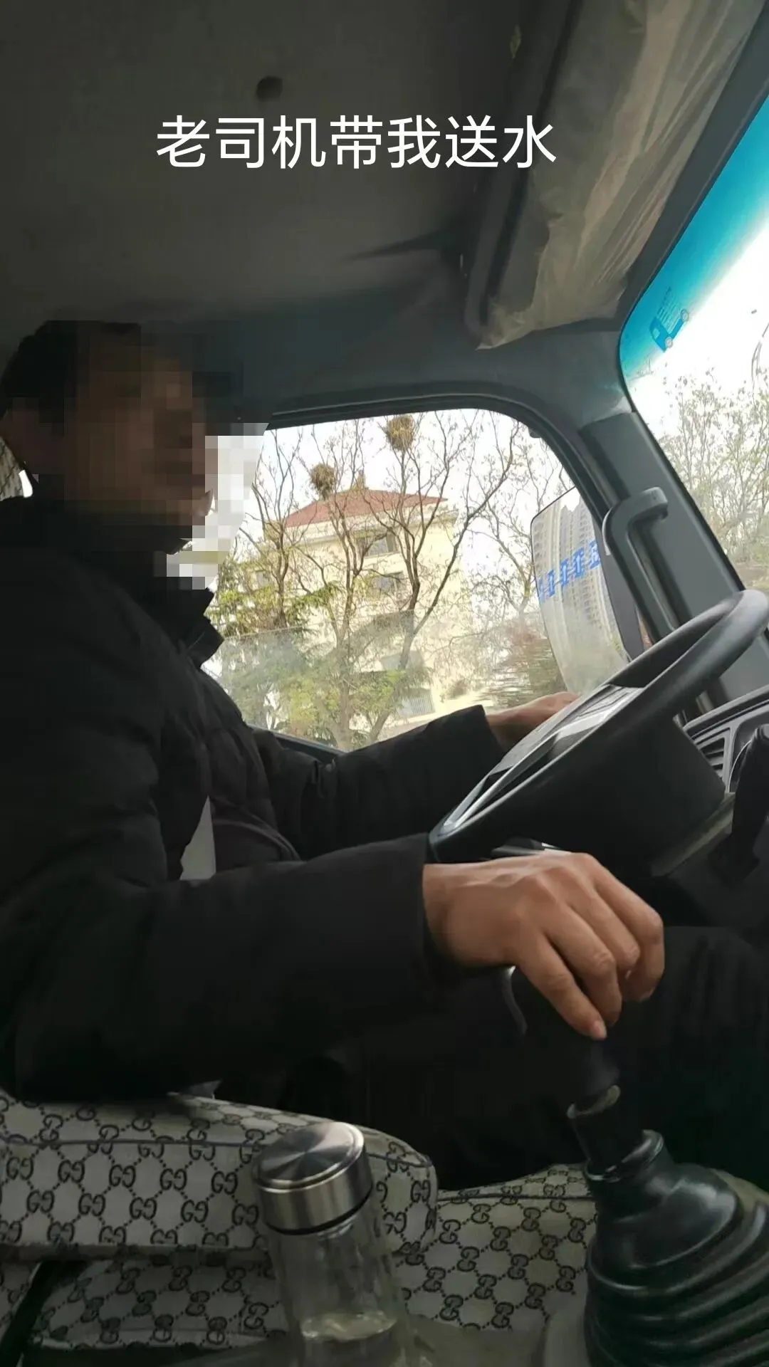 卖车那天,我在威海二手车市场门口站了半小时没进去.