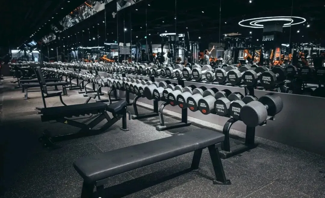 河源源城万达东江城营销中心新开一家10000平方综合运动馆!即将开业!(登记尊享首年免费)恒温游泳!健身!篮球羽毛球网球保龄球!