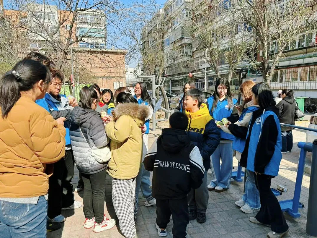 社会实践 | 春风十里 “植”此青绿—营销252班学子走进明溪里社区开展植树节活动