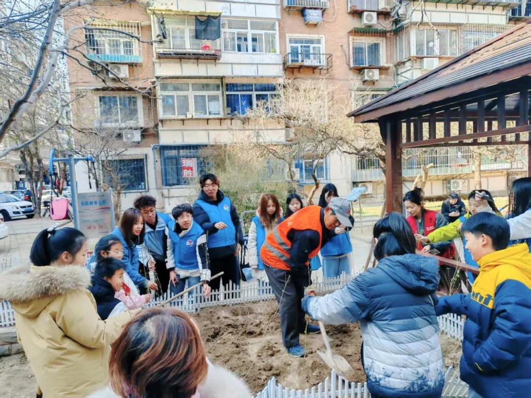 社会实践 | 春风十里 “植”此青绿—营销252班学子走进明溪里社区开展植树节活动