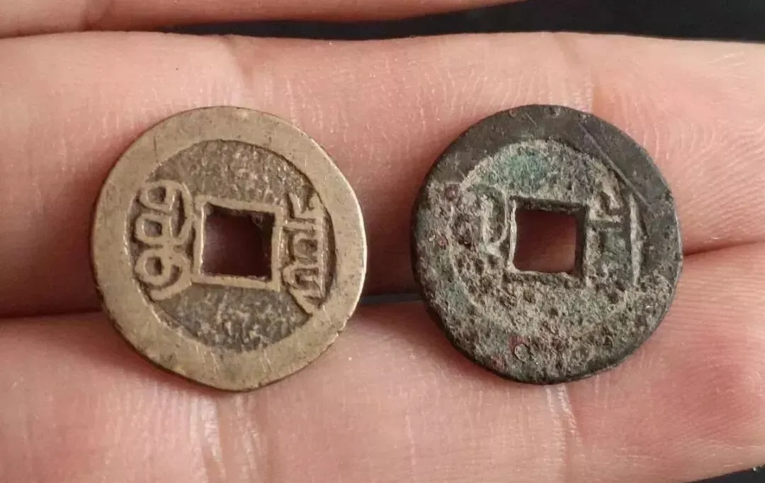 一夜暴富:在古玩市场收获两枚很小的铜钱,赚大了!