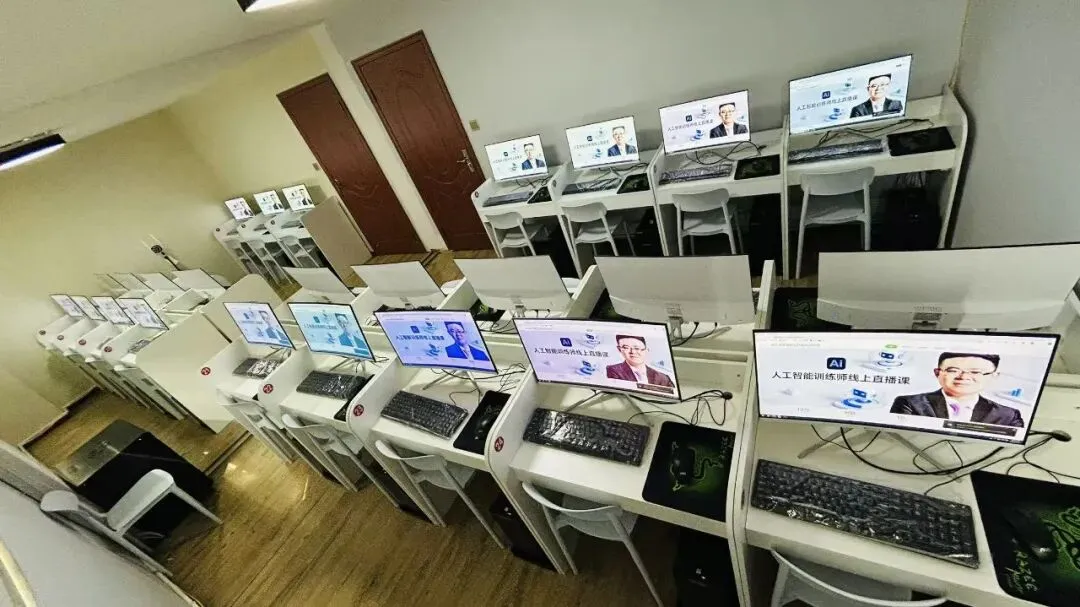 高标准实训全新亮相!筑牢电商、互联网营销、AI人才培养硬支撑