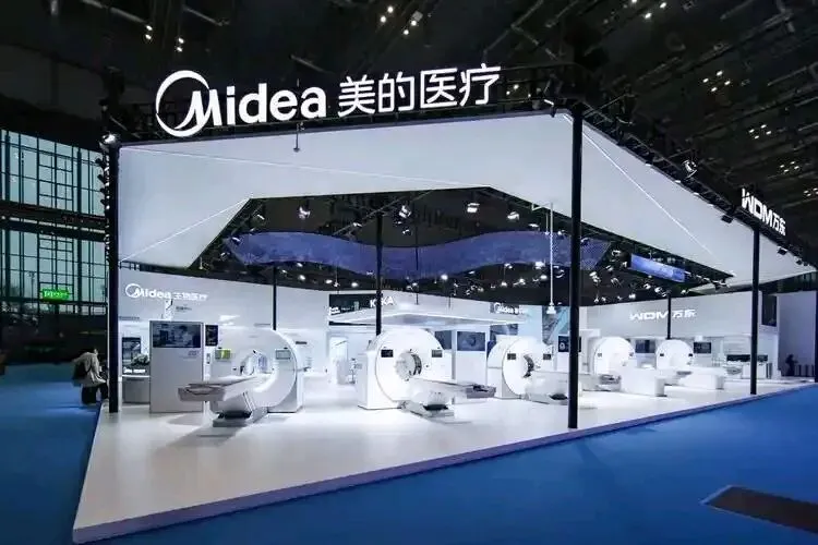 美的AI一年降本7亿:市盈率12倍,市场仍用家电逻辑给科技公司定价