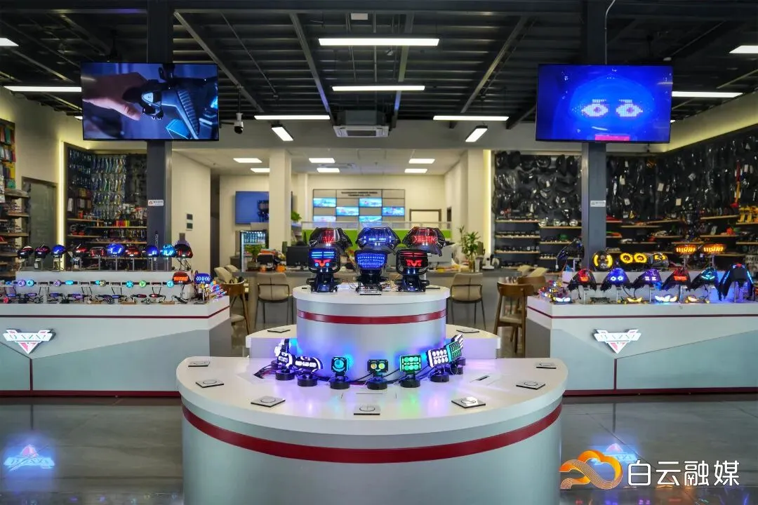 张雪机车“一战封神”,有广州白云摩配市场的硬核助攻