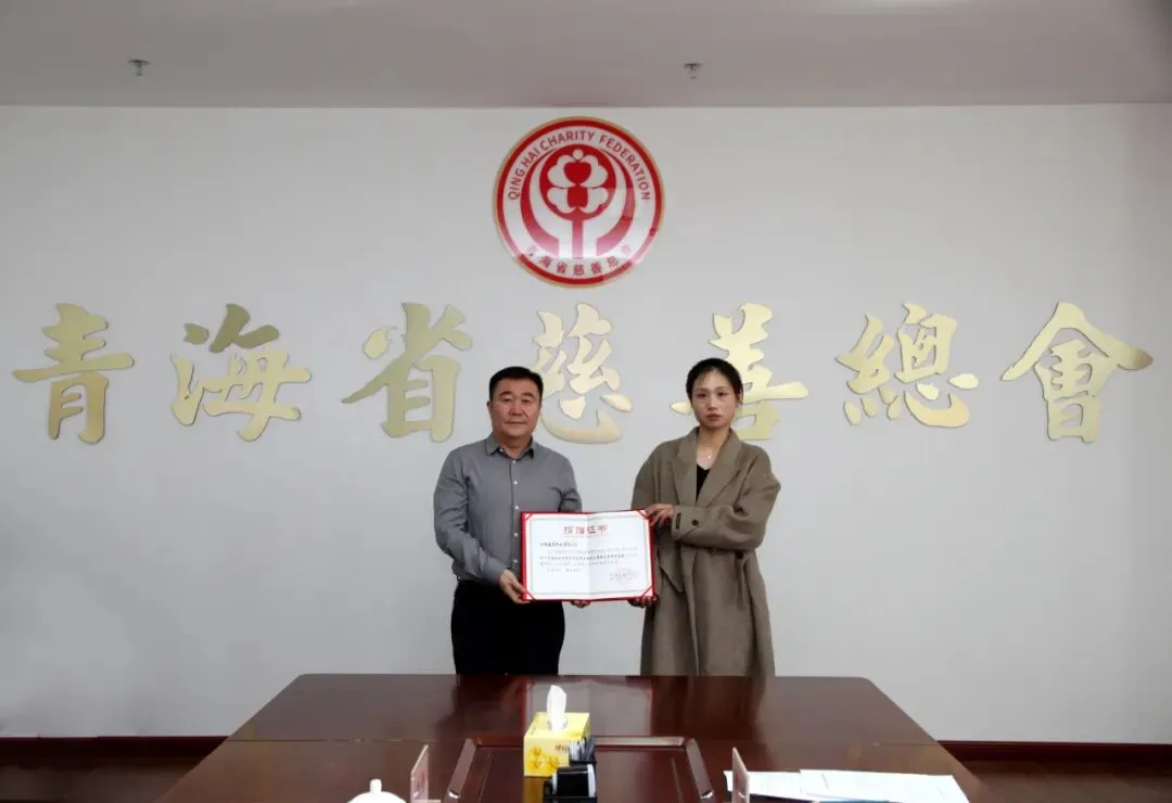 一毯温情,暖透高原丨和也甘青市场温情守护高原老人