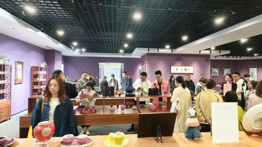 陶博城将领衔景德镇瓷器进军武夷山茶器市场