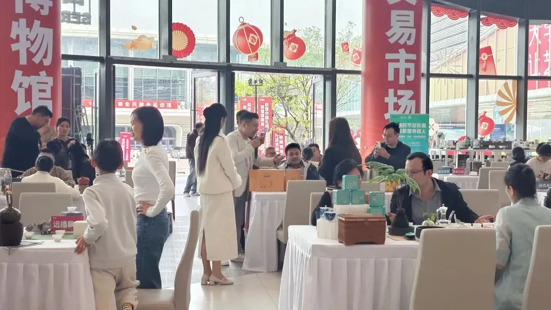 陶博城将领衔景德镇瓷器进军武夷山茶器市场