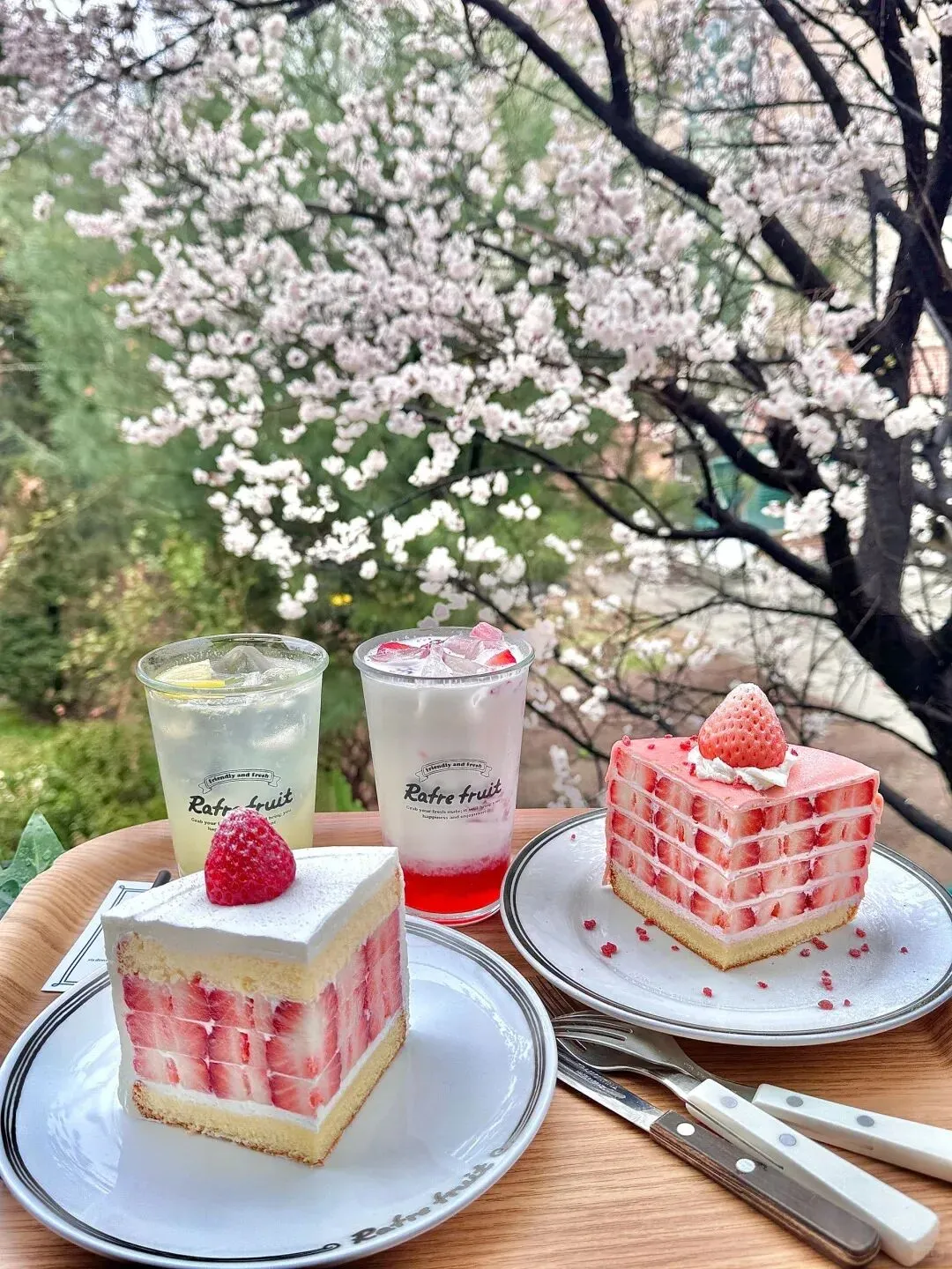 莫奈联名还是春日营销?年轻人都开始迷上“画里的面包”了