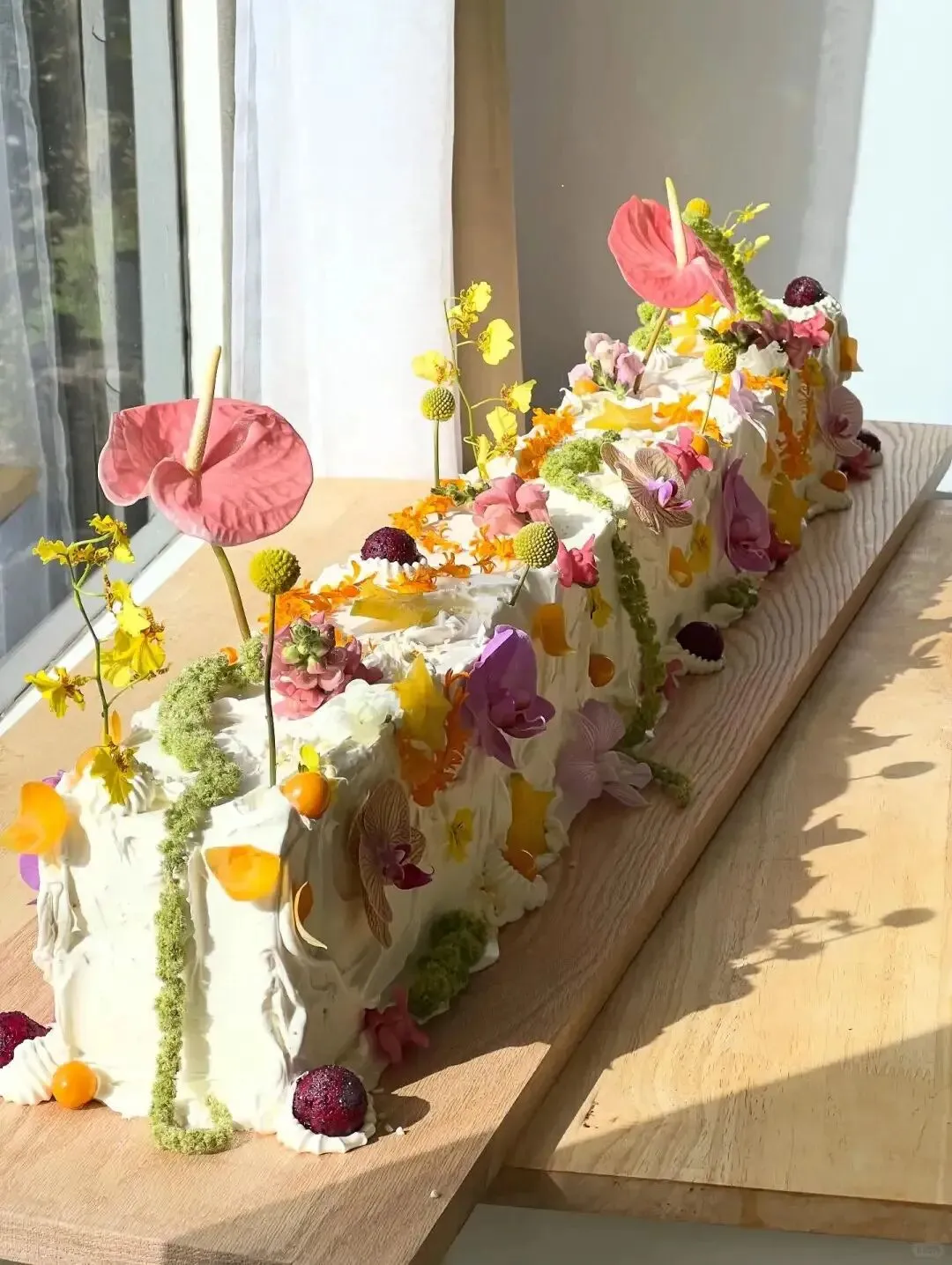 莫奈联名还是春日营销?年轻人都开始迷上“画里的面包”了