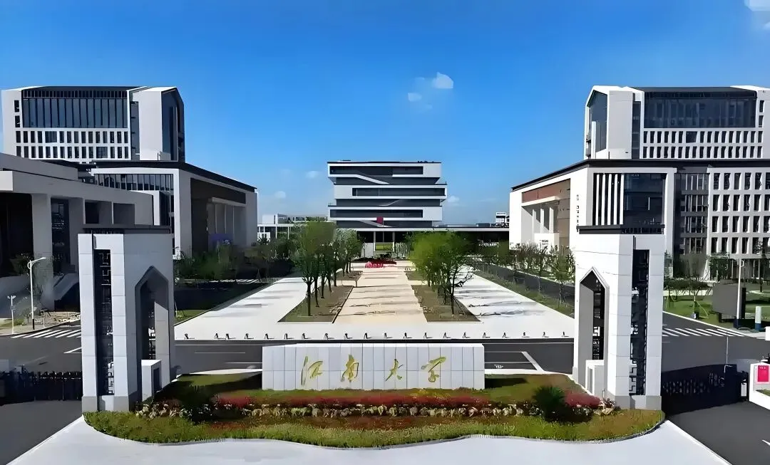 陆中浪主席对话江南大学滕乐法院长:共探营销创新与品牌增长,赋能校企高质量发展|《CECR对话第1校长》