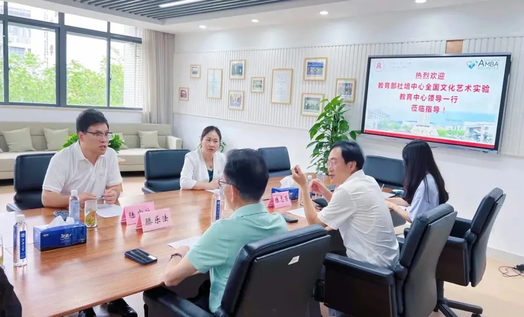 陆中浪主席对话江南大学滕乐法院长:共探营销创新与品牌增长,赋能校企高质量发展|《CECR对话第1校长》