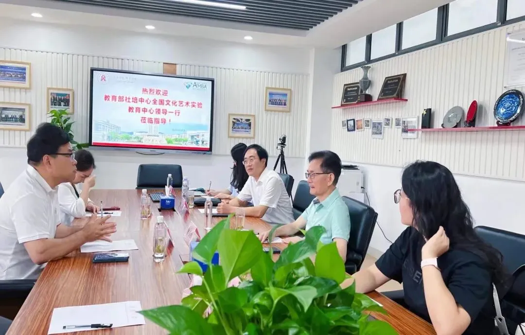 陆中浪主席对话江南大学滕乐法院长:共探营销创新与品牌增长,赋能校企高质量发展|《CECR对话第1校长》