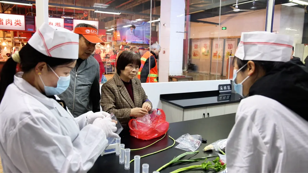“检测室”搬进农贸市场 安义县打造家门口的“安心站”