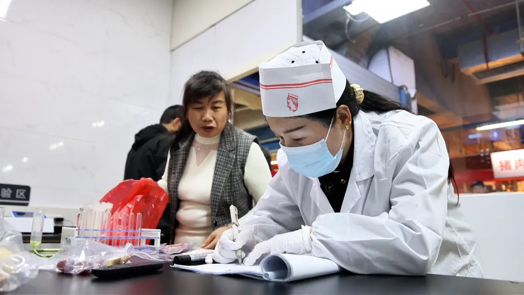 “检测室”搬进农贸市场 安义县打造家门口的“安心站”