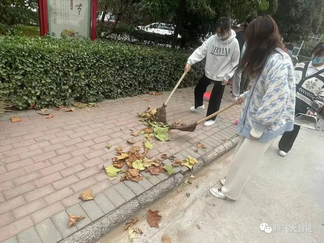 21级计算机科学与技术卓越班开展“奋斗正青春,共建文明美丽校园环境”为主题的团日活动.