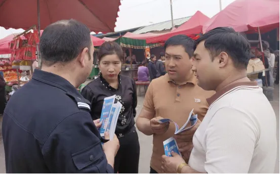 反诈“摊位”进市场!墨玉公安这场普法宣传“干货满满”