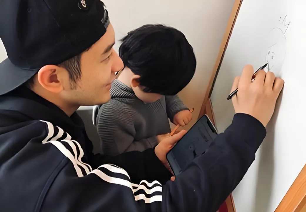 黄晓明发文道歉,营销爱孩子人设翻车?已主动去交警部门接受处罚