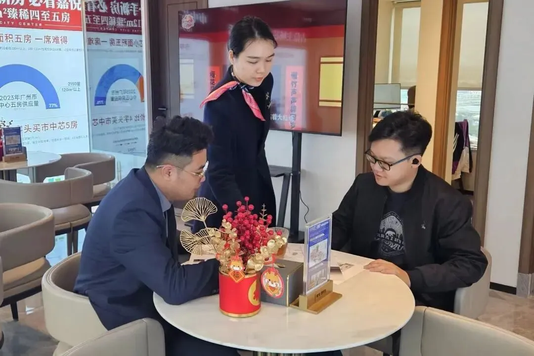 新春坚守岗位 珠实地产营销服务不打烊