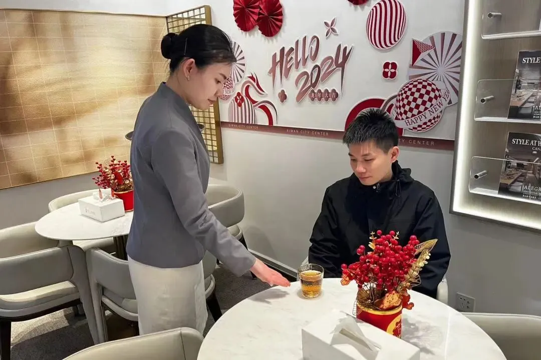 新春坚守岗位 珠实地产营销服务不打烊