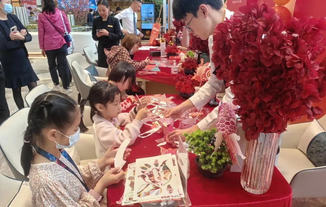 新春坚守岗位 珠实地产营销服务不打烊