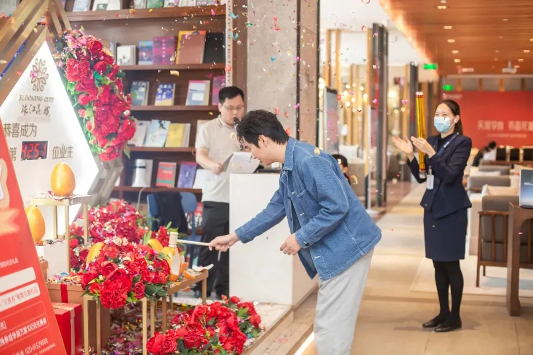 新春坚守岗位 珠实地产营销服务不打烊