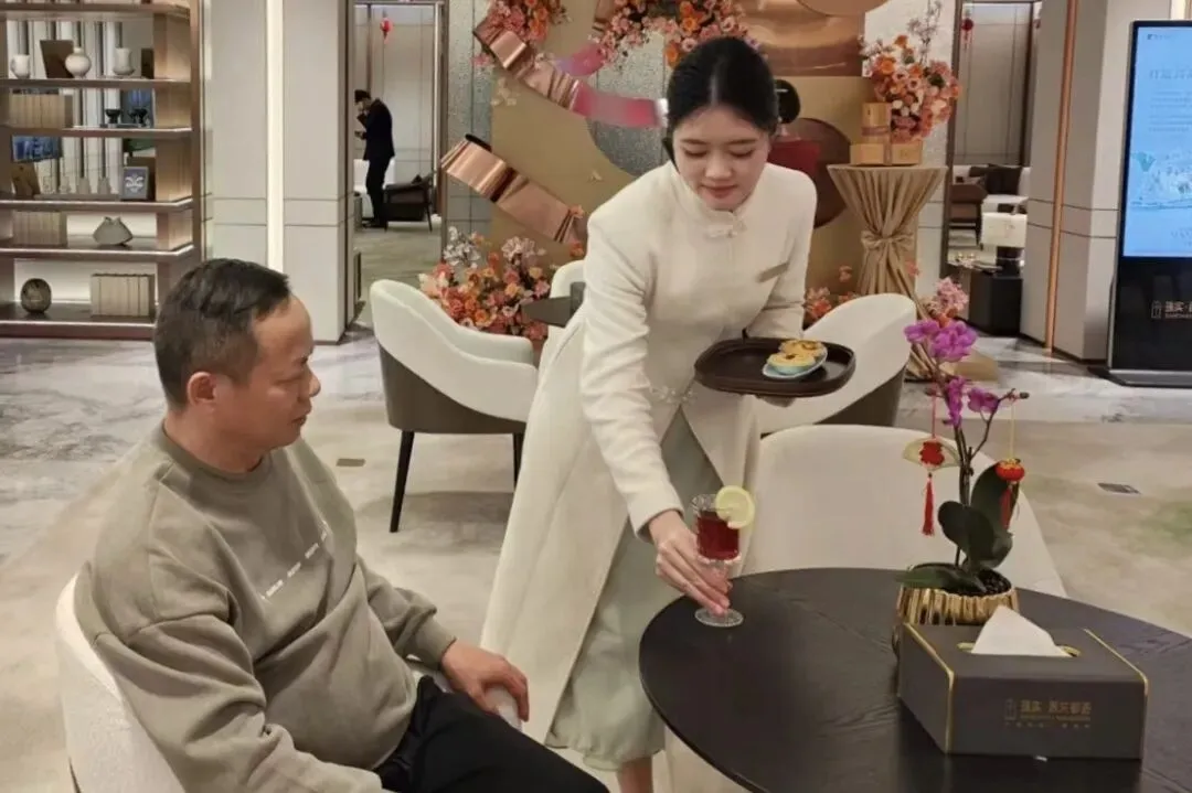 新春坚守岗位 珠实地产营销服务不打烊