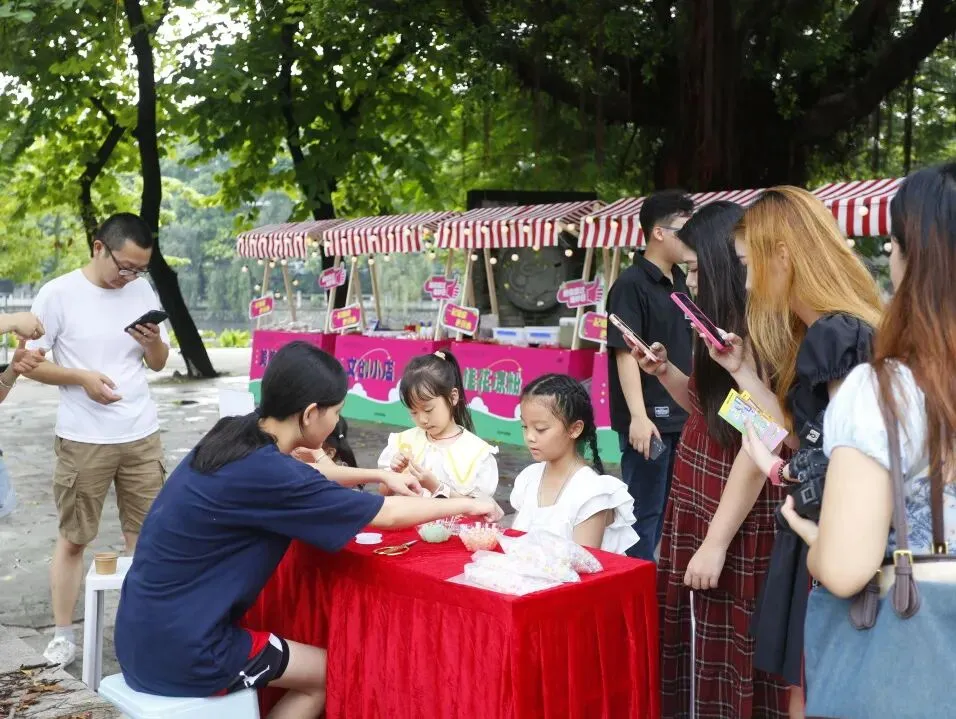 新春坚守岗位 珠实地产营销服务不打烊