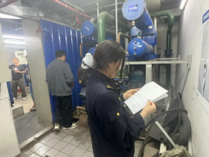 东华市场监管所开展压力容器安全专项检查行动