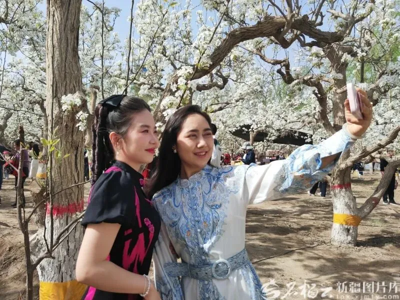 清明假期新疆消费市场购销两旺