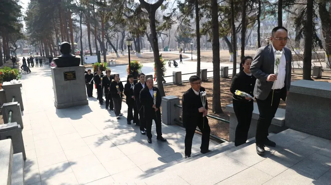 祭先烈英魂 传红色基因—哈药营销开展清明祭扫主题党日活动