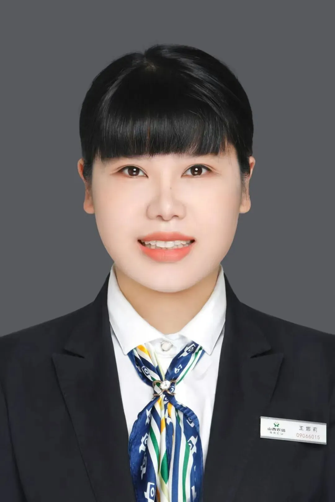 综合营销标兵丨深耕金融服务,3800+微信好友书写王娜莉营销华章