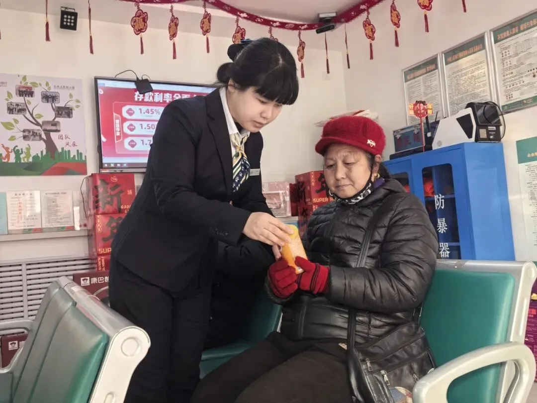 综合营销标兵丨深耕金融服务,3800+微信好友书写王娜莉营销华章