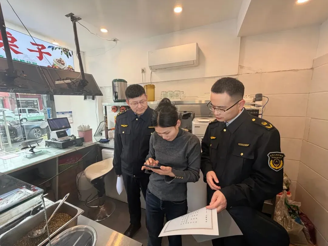 区市场监管局开展网络餐饮食品安全整治督导工作