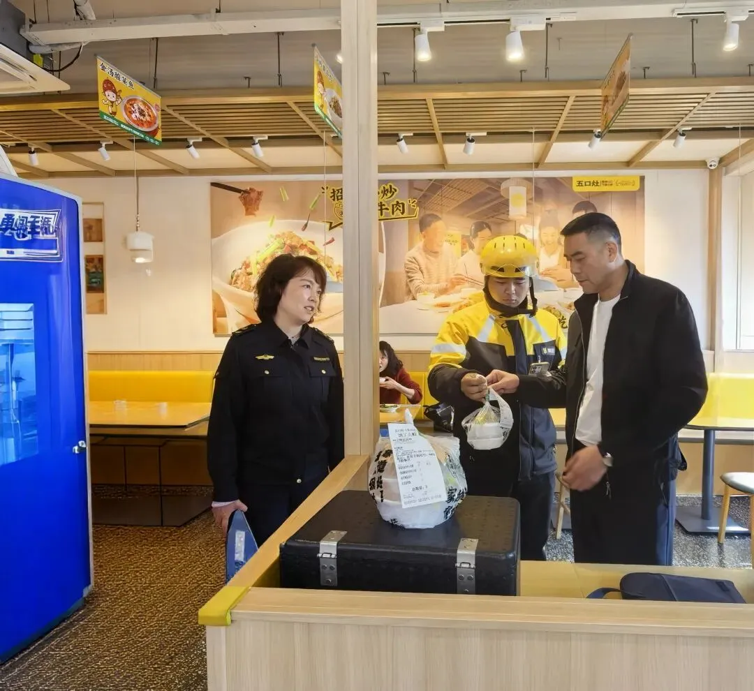 区市场监管局开展网络餐饮食品安全整治督导工作