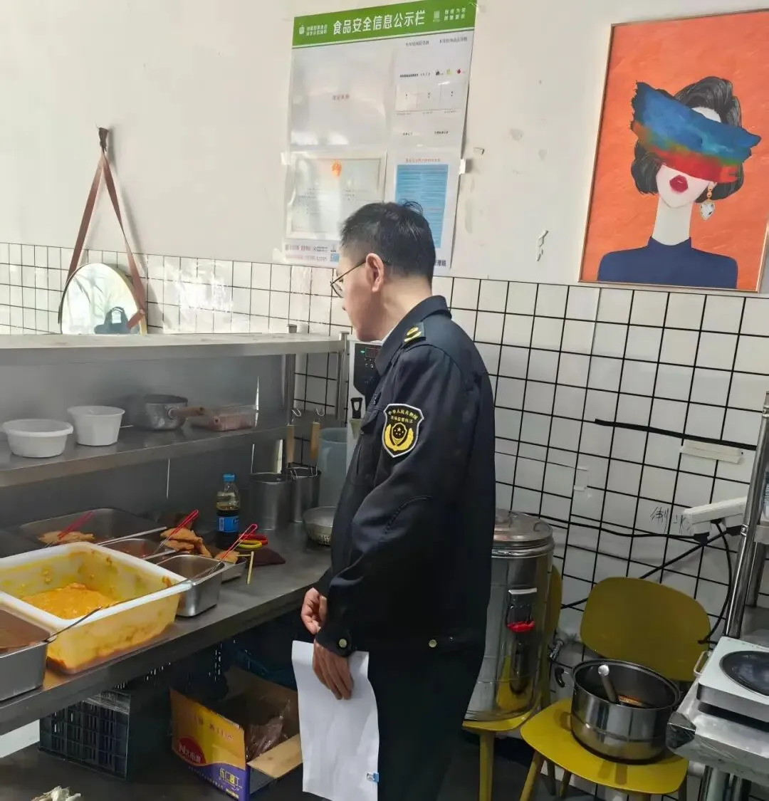 区市场监管局开展网络餐饮食品安全整治督导工作