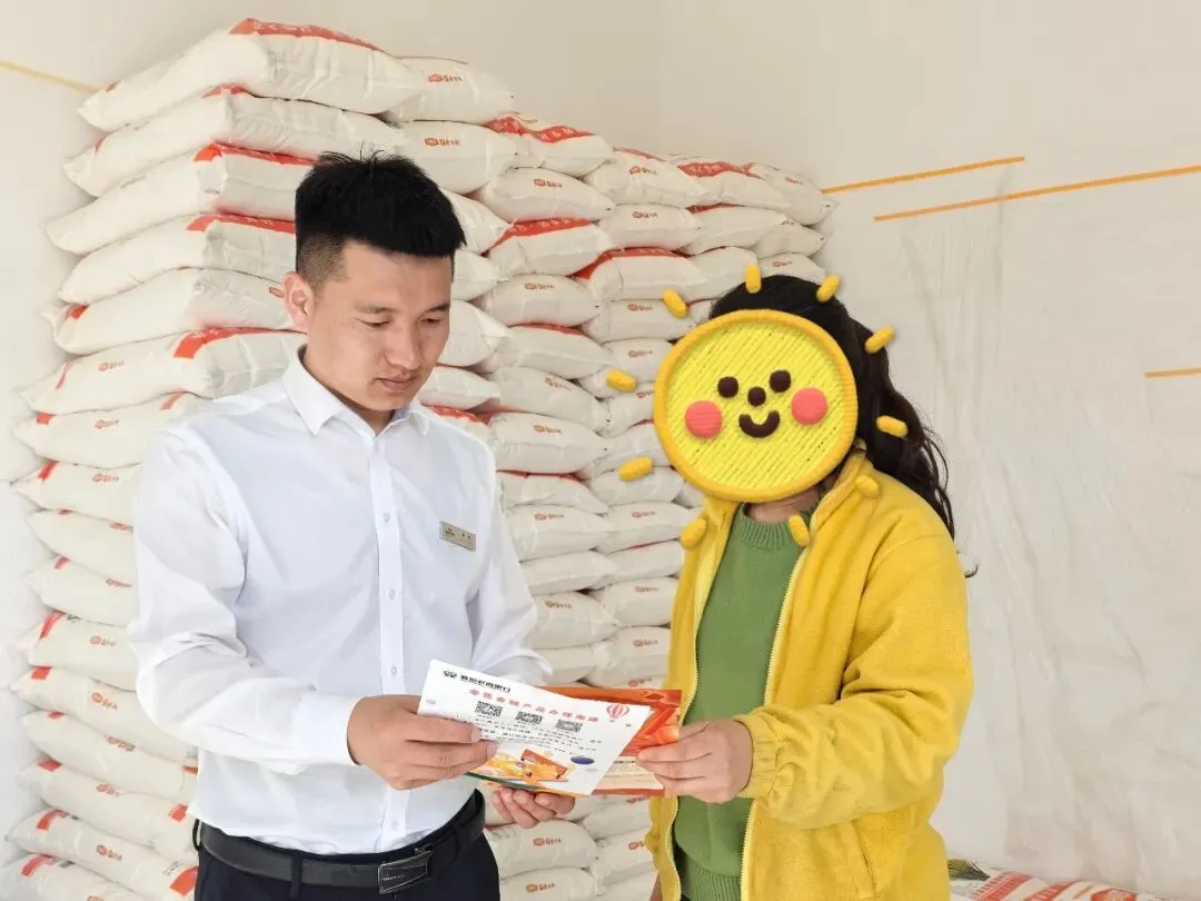 【营销服务】西营支行:上门办开户 暖心助收粮