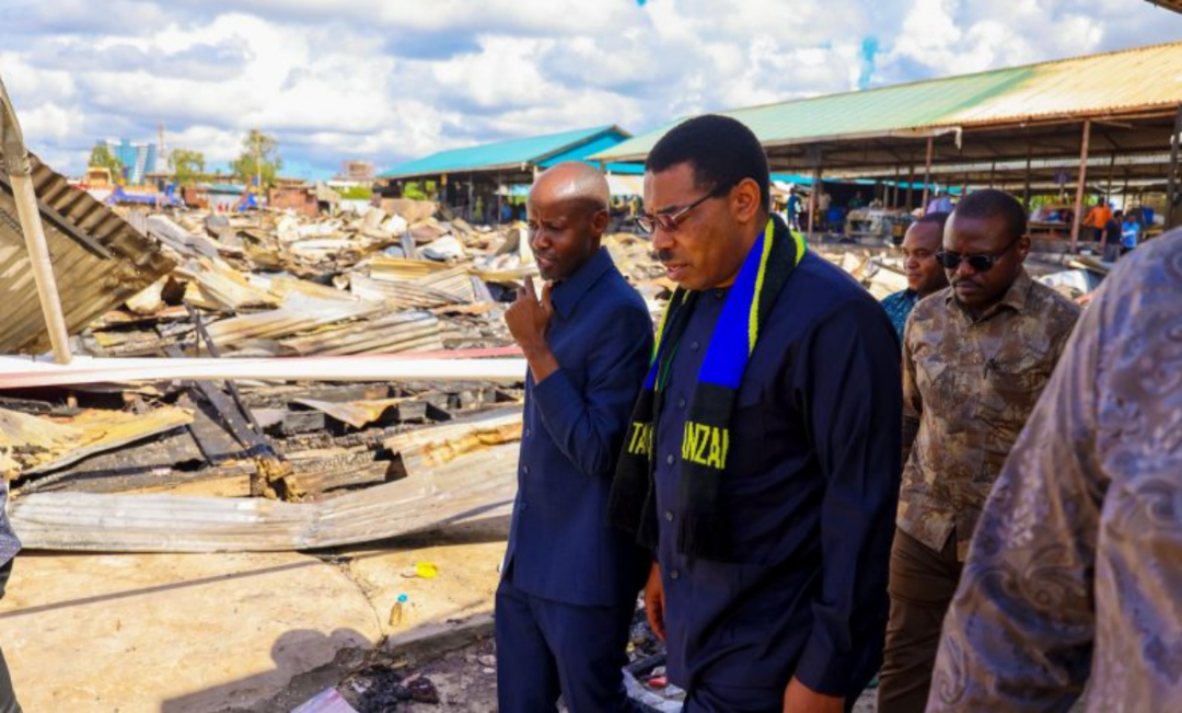 坦桑尼亚丨达市一市场突发大火烧毁数百摊位