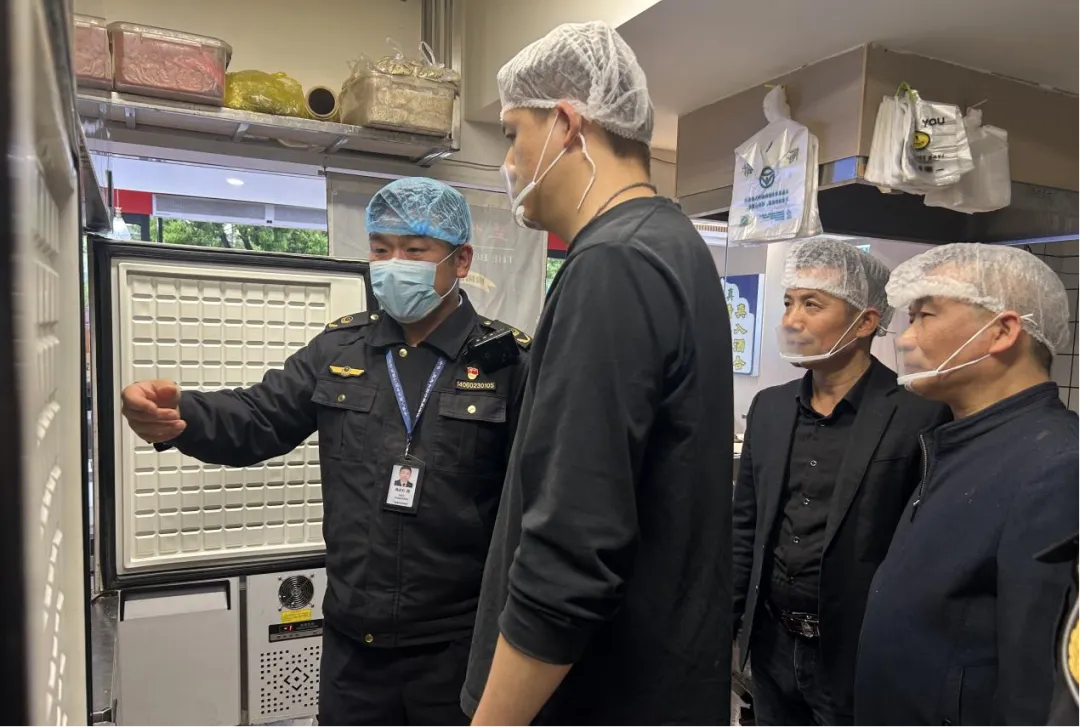 健康贵溪|市市场监管局开展“随机查餐厅”专项行动