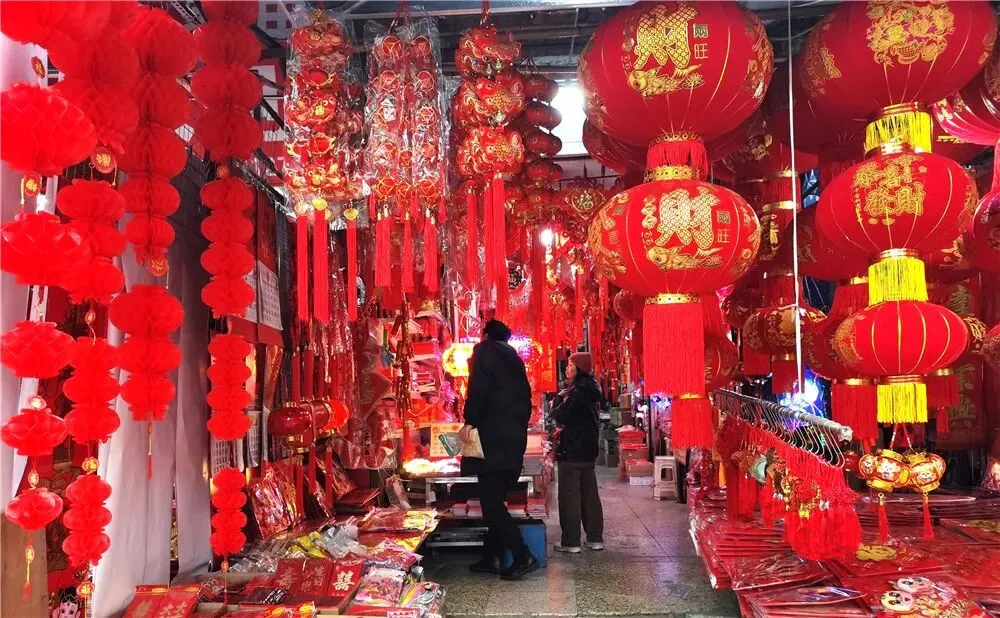 新春走基层丨江阳区:年味飘起来,消费市场红火火