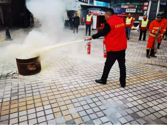 【双认识双信任双认同】消防演练进市场 防患未“燃”保平安