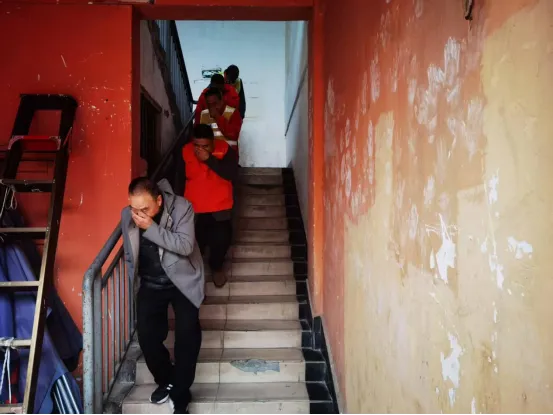 【双认识双信任双认同】消防演练进市场 防患未“燃”保平安