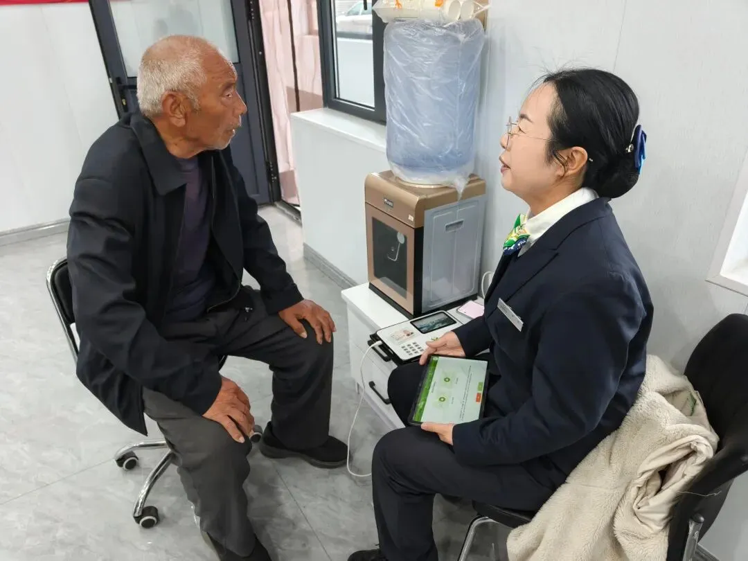 综合营销日丨风雨践初心 服务暖城乡 泽州农商银行将网格“铺”到村居 服务“暖”到心头