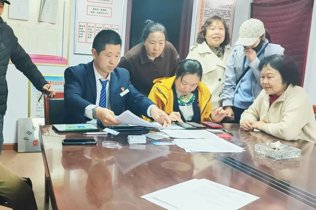 综合营销日丨风雨践初心 服务暖城乡 泽州农商银行将网格“铺”到村居 服务“暖”到心头