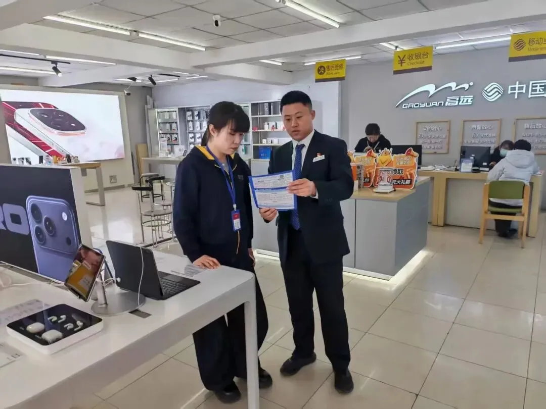 他用脚步“走”出标兵之路——记"综合营销标兵"陵川县农信联社营业部员工任鑫