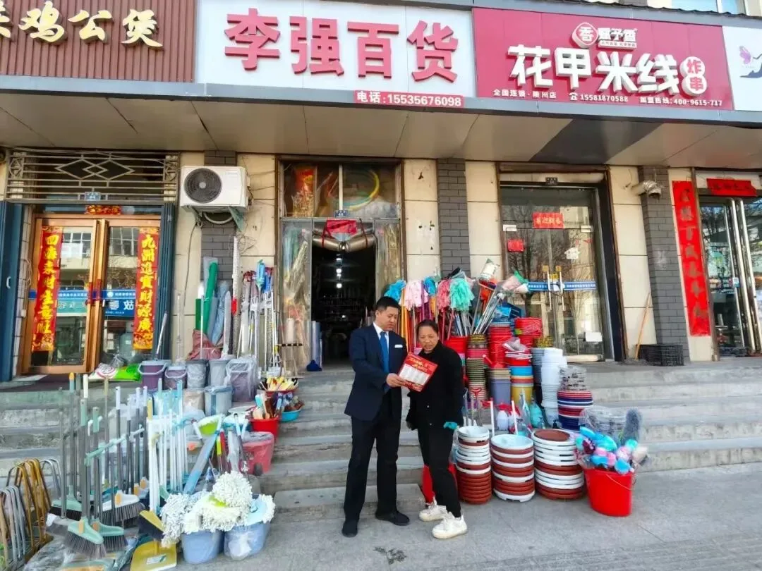 他用脚步“走”出标兵之路——记"综合营销标兵"陵川县农信联社营业部员工任鑫