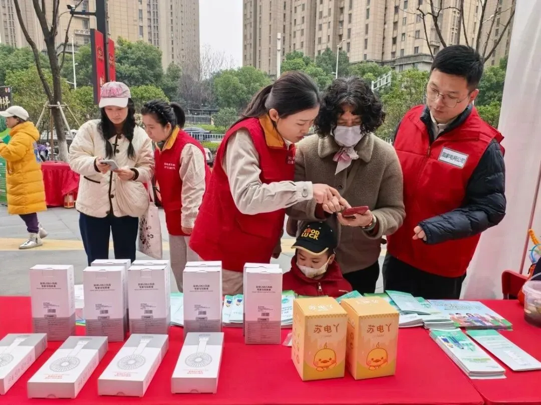 营销服务中心、供电服务三中心团支部:参与江苏省暨南京市青年志愿者服务日活动