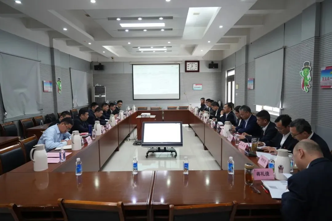 销售公司党委副书记、纪委书记、工会主席王欣一行到扬州石油开展综合调研