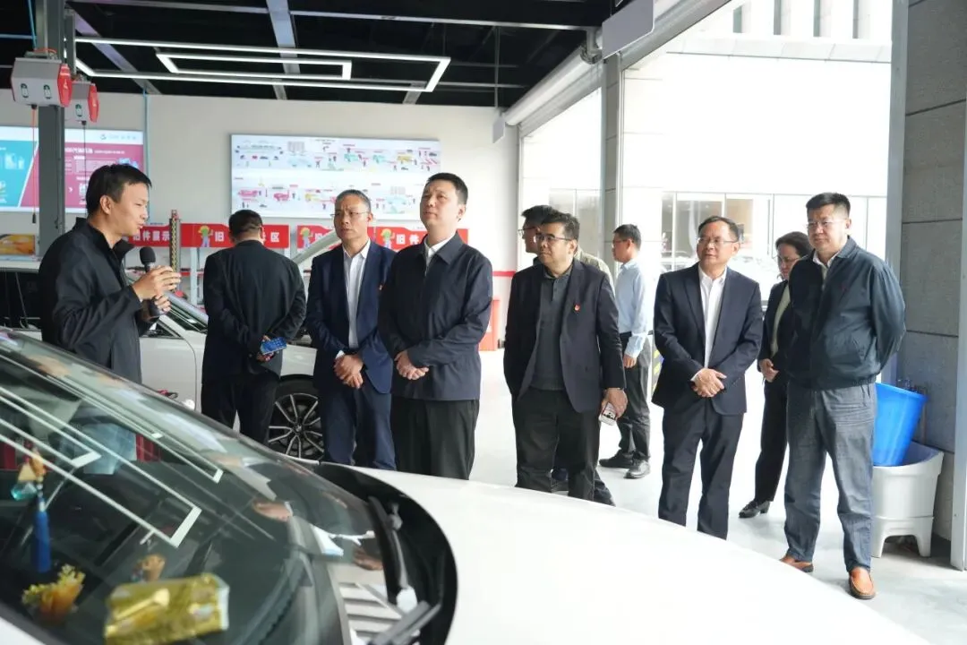 销售公司党委副书记、纪委书记、工会主席王欣一行到扬州石油开展综合调研