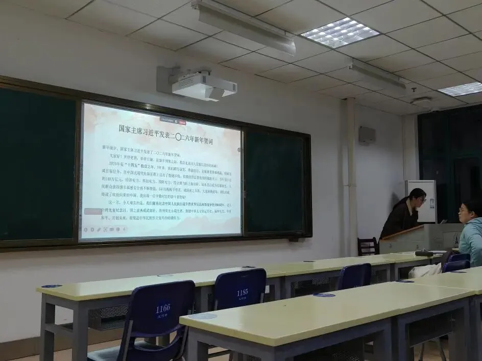 【“红色引航”工程】工商管理学院营销管理系研究生党支部召开组织生活会暨民主评议党员会议